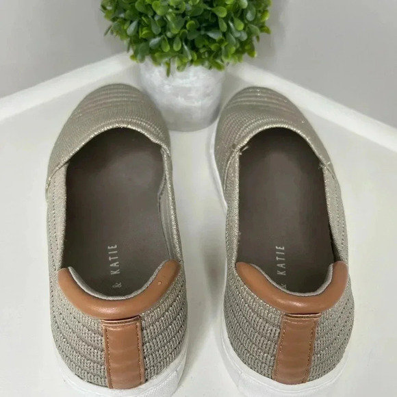 Kelly & Katie Ellina Mesh Slip-On Sneaker - Picture 4 of 12